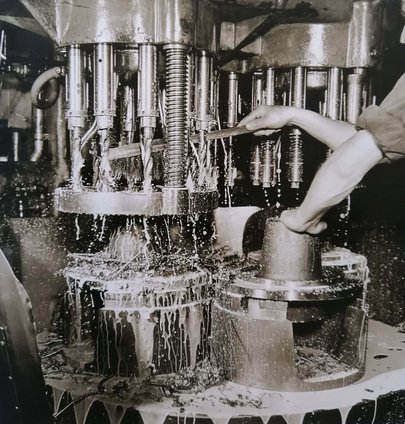Radbolzenlöcher Ruth Hallensleben